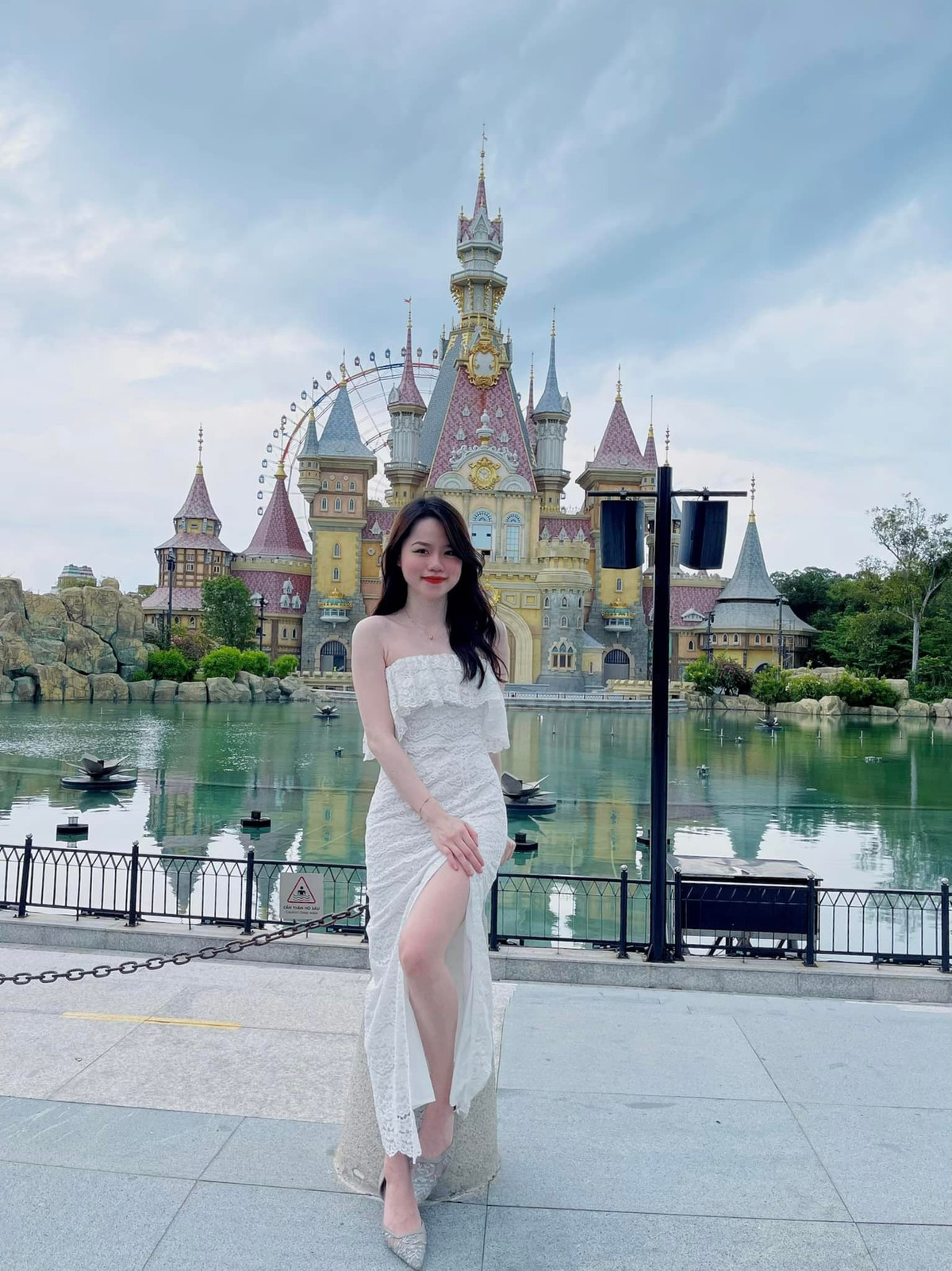 Huỳnh Anh là minh chứng rõ nhất cho việc phụ nữ đẹp nhất là khi "không thuộc về ai".