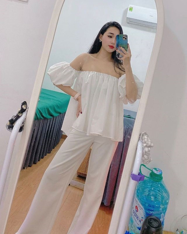 Vì làm việc trong ngành làm đẹp nên lúc nào xuất hiện, nàng WAG này cũng đều chỉn chu, thu hút ánh mắt nhìn.