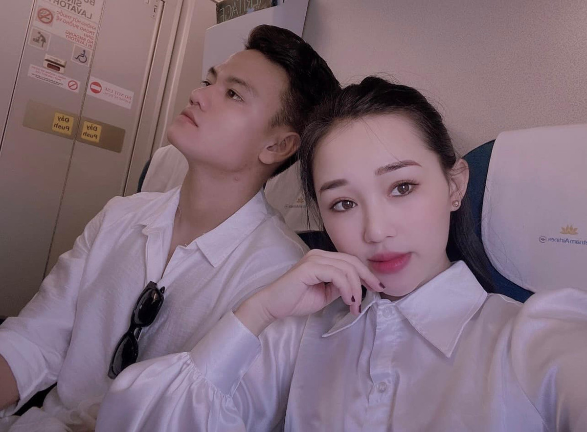 Trong tháng 4, ngoài đám cưới trung vệ Nguyễn Thành Chung, người hâm mộ còn được ăn mừng hôn lễ của cầu thủ Hồ Tấn Tài.