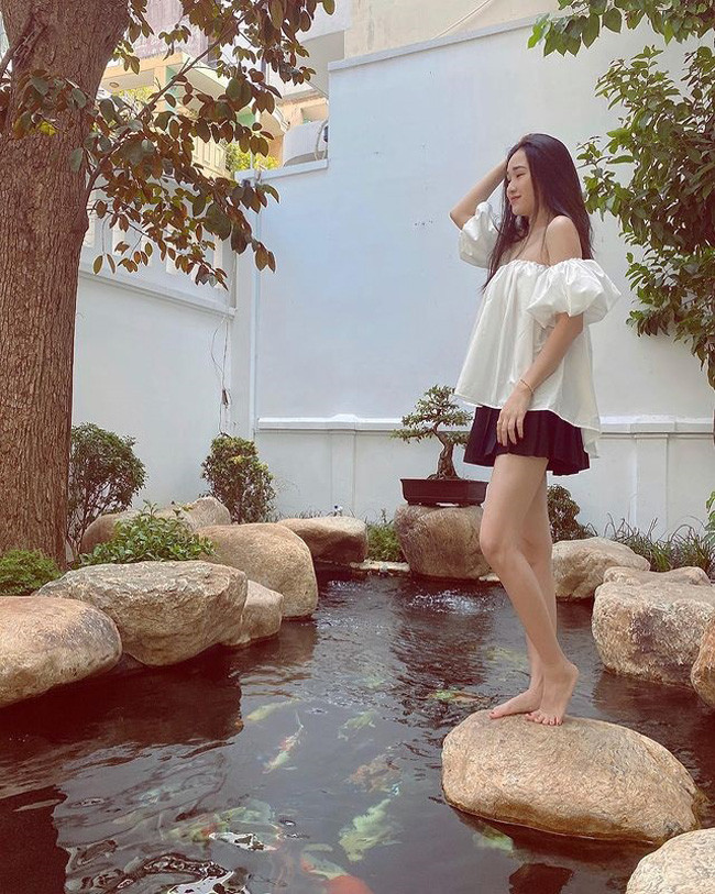 Tấn Tài cũng như vợ sắp cưới hiếm khi chia sẻ ảnh đôi mặn nồng trên trang cá nhân.