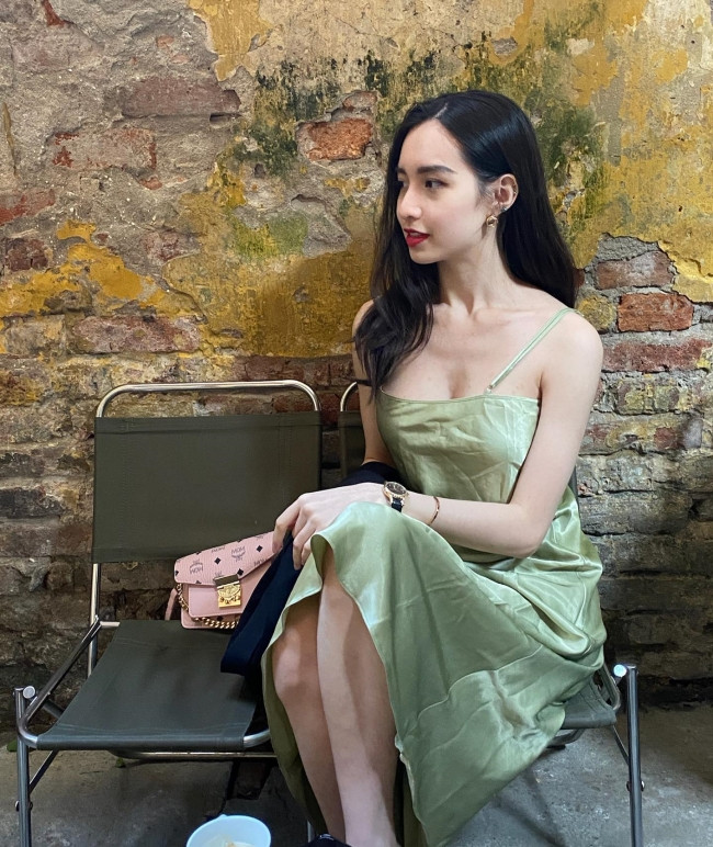 Hiện tại, Minh Phương đã là cô gái 21 tuổi nổi bật với vẻ ngoài trưởng thành.