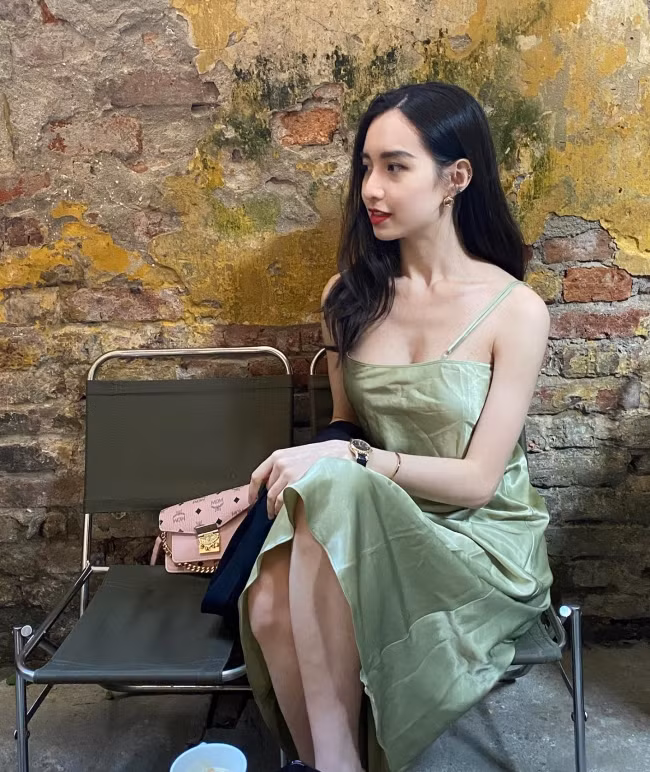 Hiện tại, Minh Phương đã là cô gái 21 tuổi nổi bật với vẻ ngoài trưởng thành.