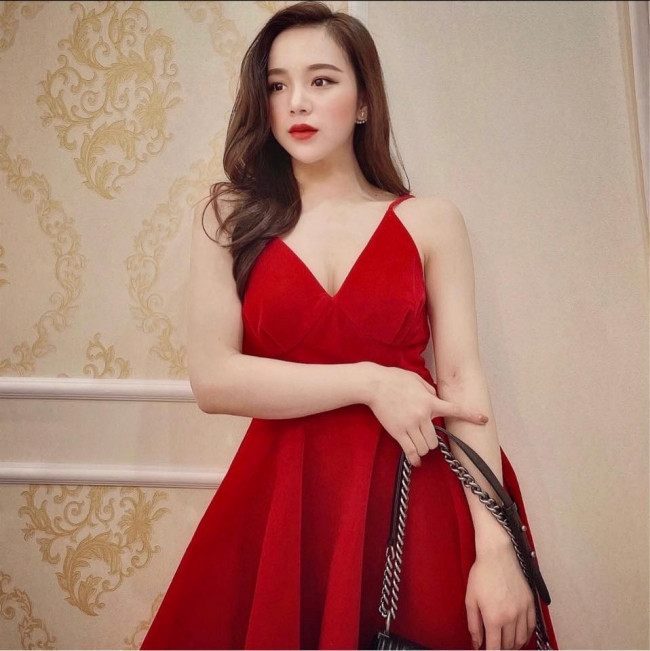 Thay đổi hình tượng chưa đủ, gái xinh ngây thơ, trong sáng năm nào còn thay đổi nghệ danh thành Nhã Tiên và có dự định lấn sân vào showbiz.