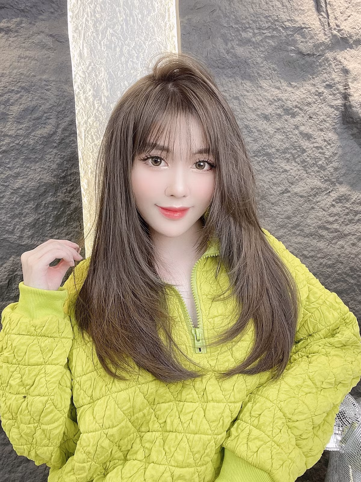  Âu Hà My là cái tên quen thuộc với cư dân mạng, không chỉ nổi tiếng với loạt ảnh "gây thương nhớ" trên mạng xã hội, nữ giảng viên còn được biết đến khi có cuộc chia tay rùm beng với chồng là diễn viên Nguyễn Trọng Hưng.