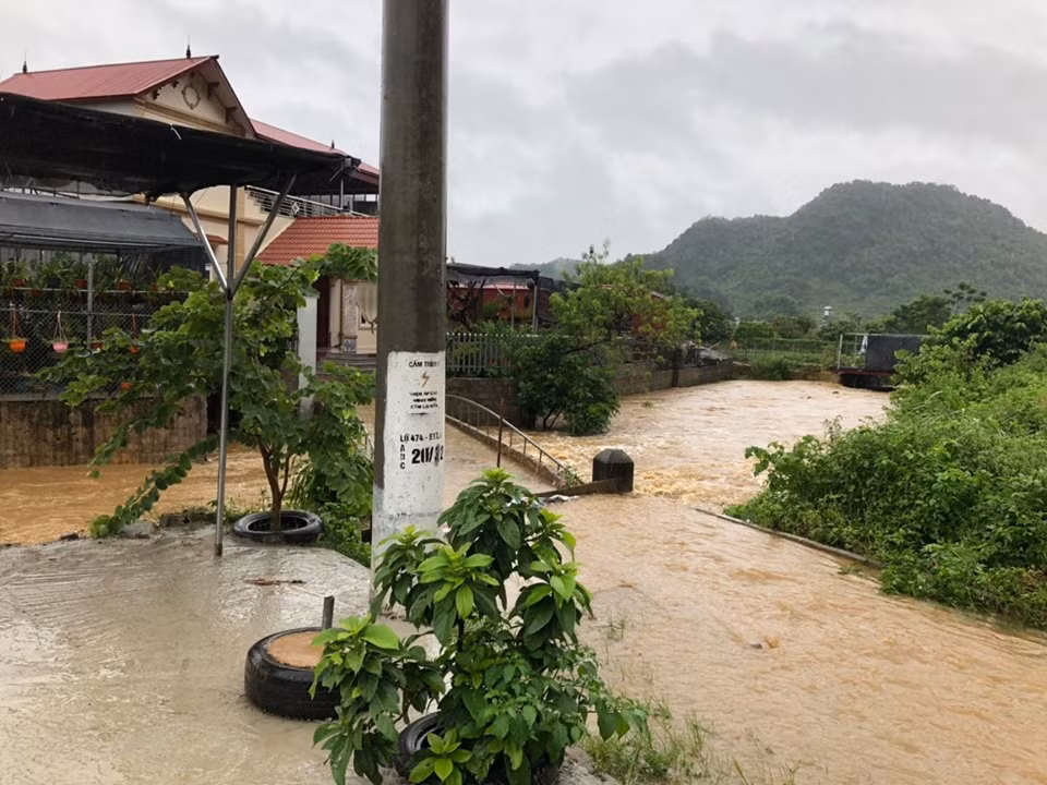 Son La: Anh huong con bao so 3 nhieu noi chim trong bien nuoc-Hinh-3