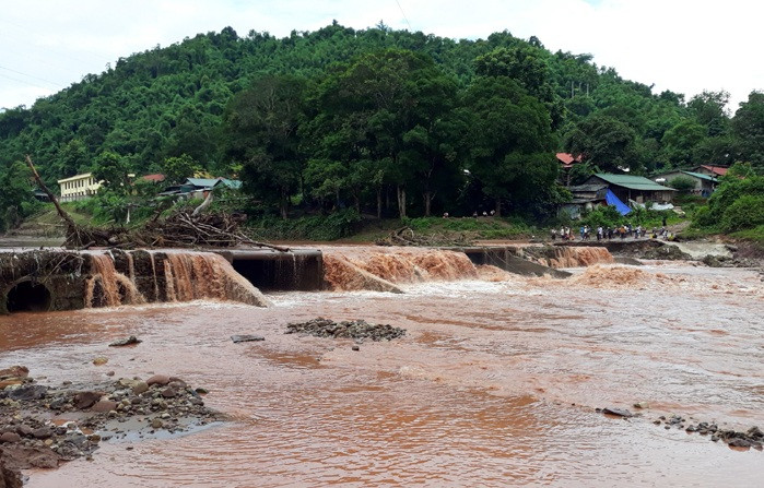 Dien Bien: Lu ong cuon 2 chau be, mot tu vong, mot mat tich