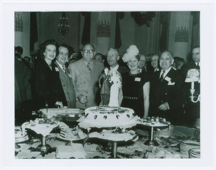 Tổ chức sát thủ Murder Inc do Buchalter cầm đầu có những tên sát thủ khét tiếng như Albert Anastasia và Abe “Kid Twist” Reles. Ông trùm băng đảng này sẵn sàng bắt cóc, tra tấn và giết hại bất cứ kẻ nào khi có người "nhờ cậy".