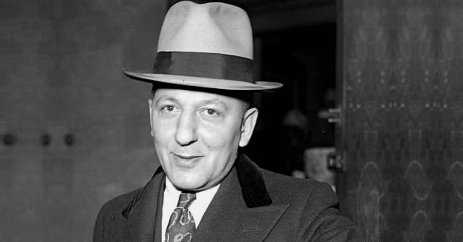 Sau khi mãn hạn tù, Buchalter lại "ngựa quen đường cũ" khi cùng Jacob "Gurrah" Shapiro thu tiền bảo kê của các chủ xe đẩy bán hàng rong.