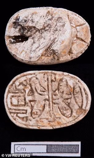 Những ngôi mộ cổ nhất thuộc về 68 ngôi mộ hình bầu dục có trong khoảng thời gian từ năm 6000 trước Công nguyên - 3150 trước Công nguyên.