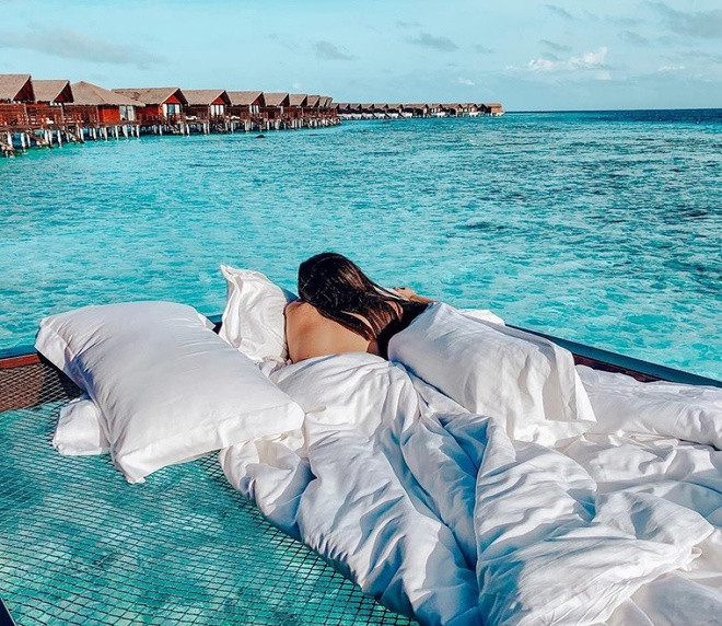 Theo Cổng thông tin Bộ Ngoại giao Việt Nam, với điều kiện tự nhiên ưu đãi, du lịch là ngành kinh tế lớn nhất của Maldives hiện nay, chiếm 28% GDP, 60% nguồn thu ngoại tệ. Đánh bắt cá là ngành kinh tế lớn thứ hai. Ảnh: Bored Panda.