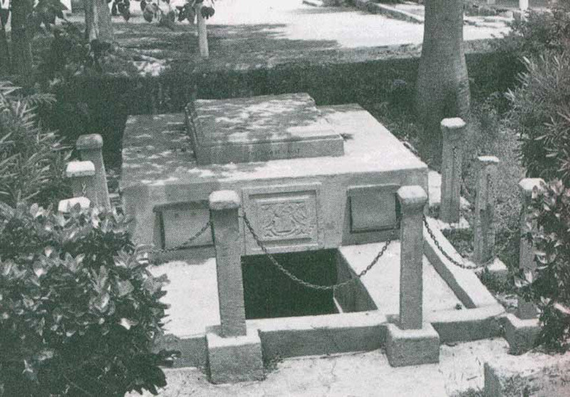 Về sau, gia tộc Chase sắp xếp lại các cỗ quan tài rồi đóng chặt cửa hầm mộ. Thế nhưng, đến năm 1816, sự việc tương tự lại xảy ra. Khi ấy, gia đình đưa quan tài chứa thi hài Charles Brewster Ames, 11 tuổi, vào hầm mộ thì phát hiện các cỗ quan tài đều di chuyển sang các vị trí khác so với ban đầu.