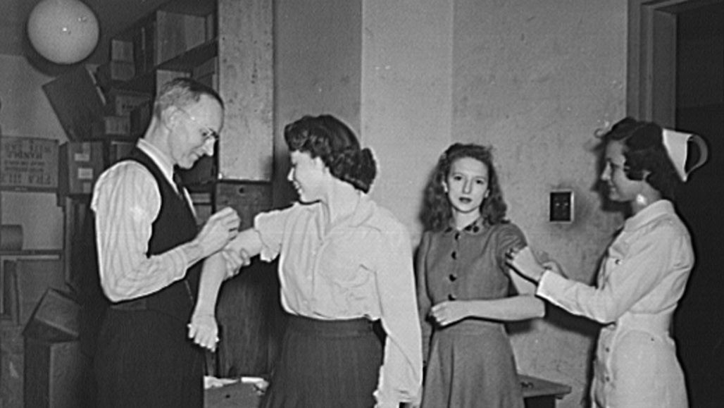 Vết sẹo này được hình thành sau khi một người tiêm vắc xin đậu mùa. Nó không thể làm giả.