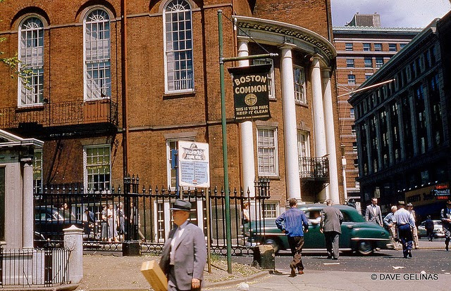 Người dân Mỹ bận rộn với các công việc hàng ngày.