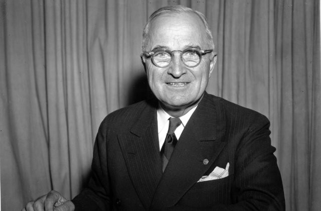 Collazo và Torresola mang theo súng ngắn Walther P-38, súng ngắn bán tiểu liên Luger và lượng lớn đạn khi đột nhập vào khu dinh thự Blair-Lee. Khi đến gần nơi, Collazo và Torresola chia hai hướng. Collazo nổ súng bắn các nhân viên mật vụ nhằm thu hút họ để Torresola nhanh chân lẻn vào bên trong.