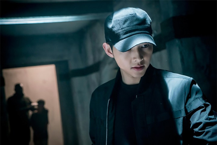 Ngoài lạnh, trong "nóng". Thật kỳ lạ rằng hầu hết các chàng trai có vẻ ngoài lạnh lùng đều có một trái tim ấm áp và sống rất tình cảm. Chính điều đó khiến các cô gái cảm thấy chàng thực sự thú vị.