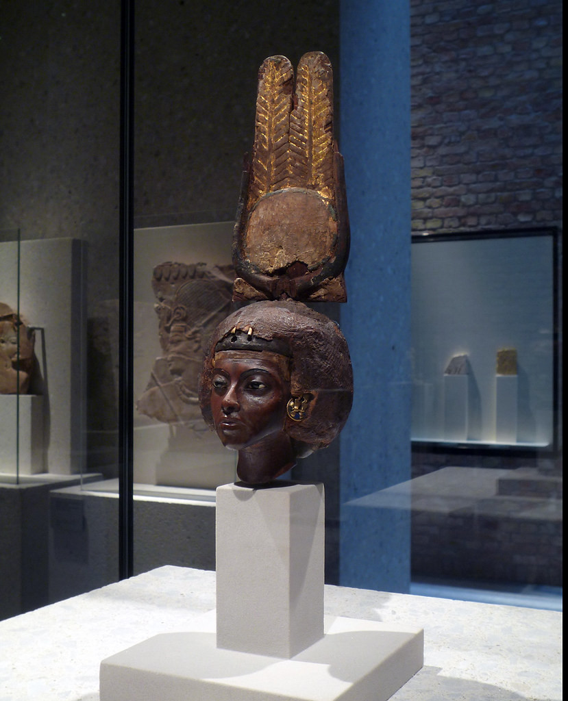 Các sử gia tin rằng, Nữ hoàng Tiye là một trong những phụ nữ có ảnh hưởng lớn nhất ở Ai Cập thời cổ đại. Tên tuổi của bà được ghi nhận trong nhiều sử liệu chính thức.