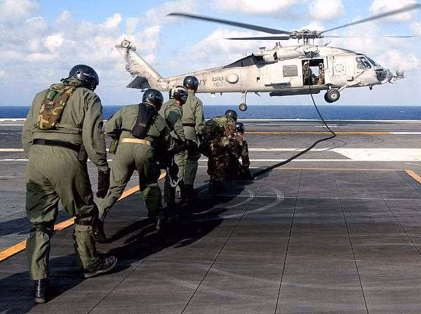Sau khi trúng tuyển, các thành viên mới của SEAL Team 6 sẽ tham gia khóa huấn luyện "Green Team". Trong quá trình huấn luyện các hoạt động tác chiến, khoảng 50% thành viên mới thất bại và không thể ở lại đơn vị.