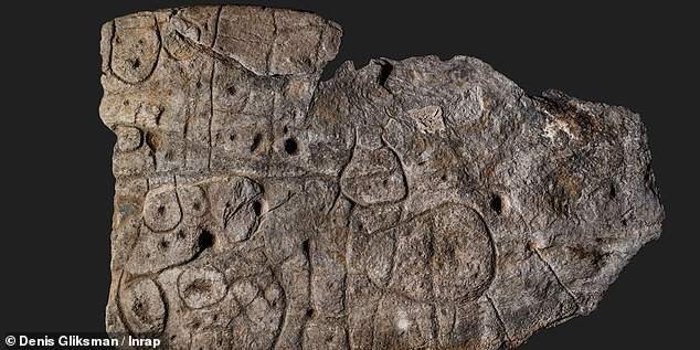 Một số nhà khoa học tiến hành những nghiên cứu về phiến đá cổ xưa này trong nhiều năm. Nhưng phải đến gần đây, các chuyên gia mới có phát hiện mang tính đột phá.