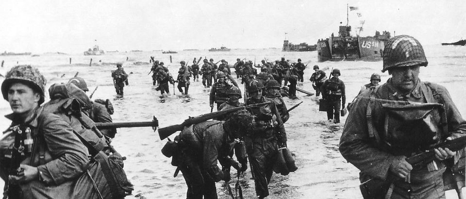 Binh lính Nhật Bản truy đuổi những lính Mỹ mặc áo phao trên mặt biển mà không hay biết Canavan còn sống. Cứ ngỡ tiêu diệt được toàn bộ lính Mỹ trên xuồng đổ bộ nhỏ (LCP) nên lực lượng Nhật Bản trên tàu khu trục Hagikaze rời đi.