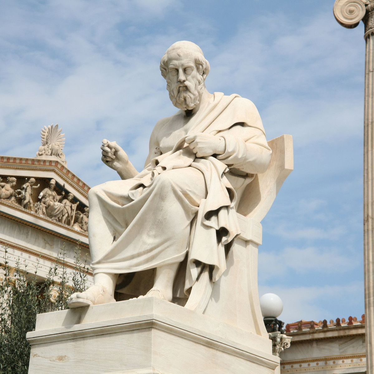 Đến nay, các chuyên gia vẫn chưa thể tìm ra nguyên nhân tử vong của Plato. Một số người cho rằng, ông chết khi đang ngủ.