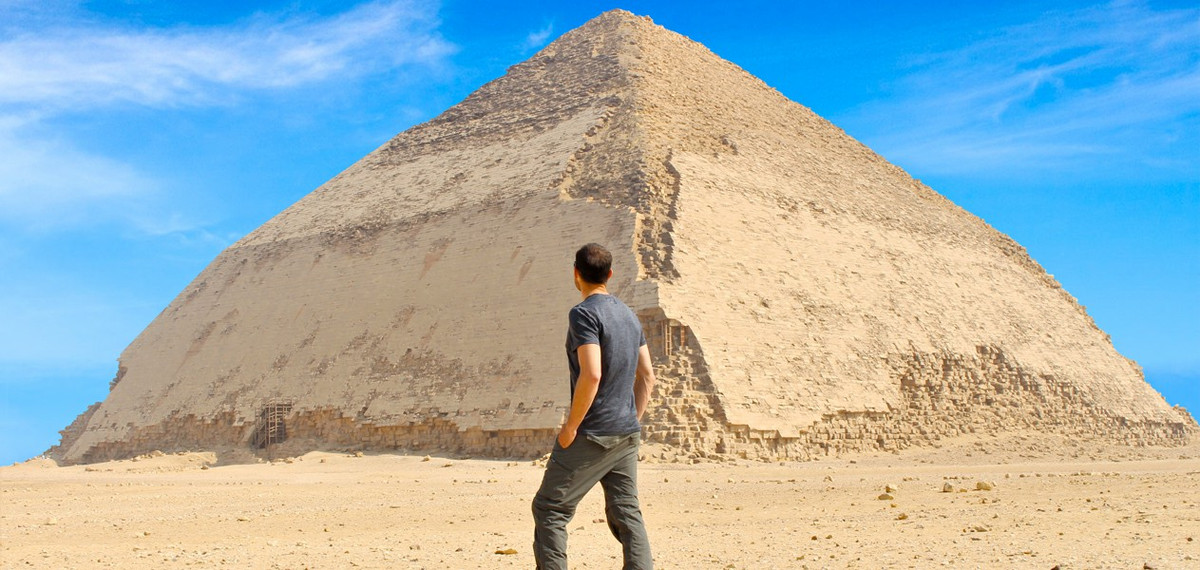 Lối vào ở phía Bắc của kim tự tháp dẫn đến một căn phòng nằm ngay dưới mặt đất.