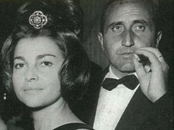 Tại căn biệt thự trên đảo Zannone ngoài khơi biển Tyrrhenian, Italy, vợ chồng Marquis mời nhiều bạn bè đến tụ tập, vui chơi khi tổ chức những bữa tiệc náo nhiệt.