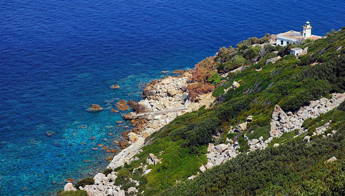 Thế nhưng, về sau, Marquis phát hiện người vợ Anna đem lòng yêu người đàn ông khác. Trong lúc tức giận, người chồng dùng súng bắn chết vợ và tình nhân. Sau cùng, Marquis tự sát.