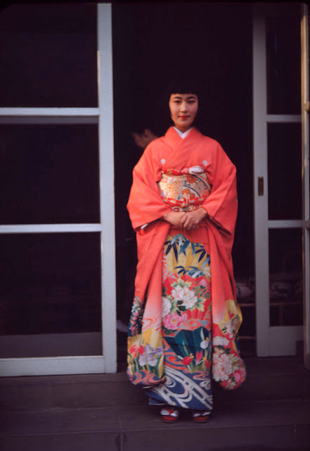 Thiếu nữ Nhật Bản khoe nhan sắc trẻ trung, diễm lệ khi khoác lên người trang phục kimono truyền thống.