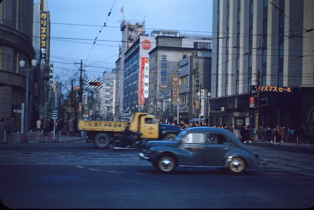 Cuộc sống nhộn nhịp ở thủ đô Tokyo, Nhật Bản những năm 1949 - 1951.