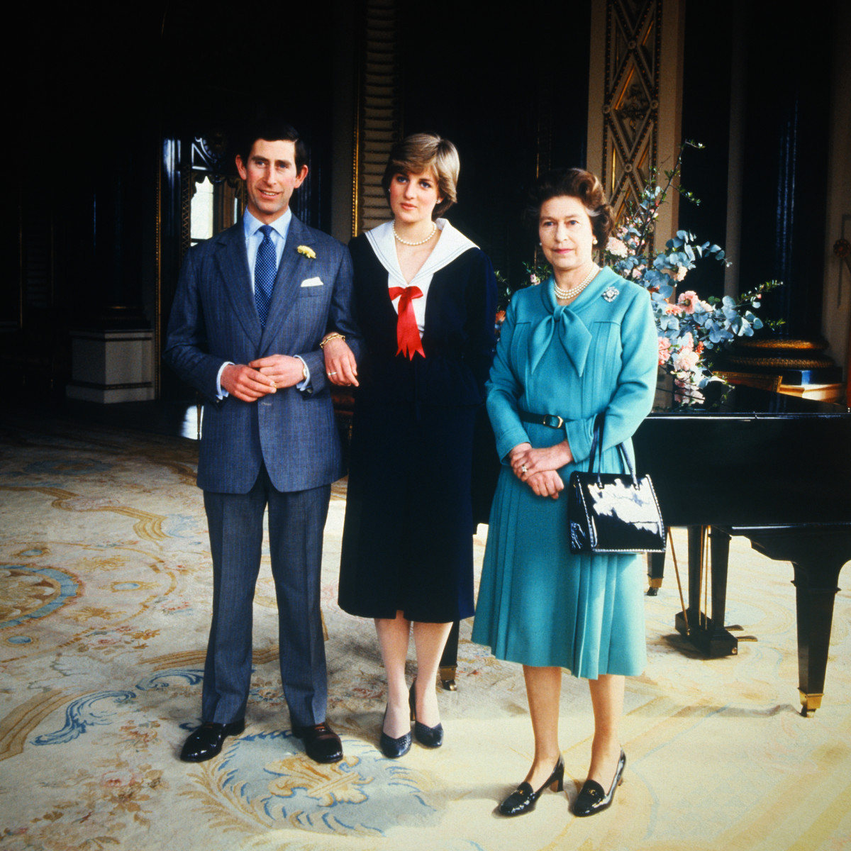 Nguyên do là bởi Công nương Diana có nhiều hoạt động xã hội ý nghĩa cũng như phong cách thời trang ấn tượng. Ngay cả sau khi ly hôn Thái tử Charles, dư luận vẫn ủng hộ và dõi theo mọi hoạt động của Công nương Diana.