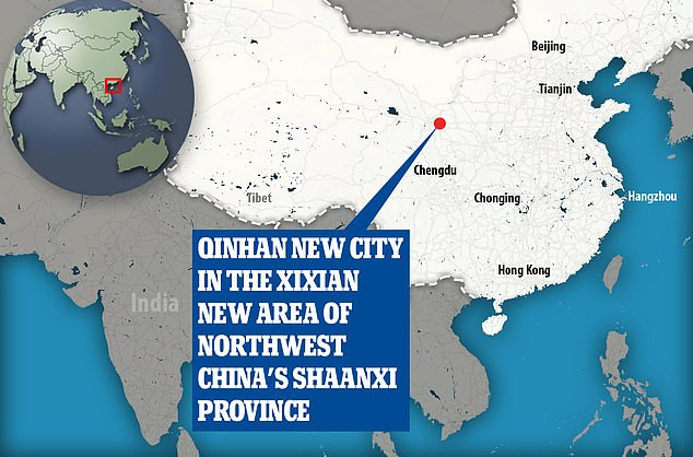 Dù trải qua khoảng 2.000 năm chôn vùi dưới lớp đất nhưng những chiếc gương đồng vẫn còn rõ các hoa văn, ký tự mang ý nghĩa chúc phúc cho người sở hữu.