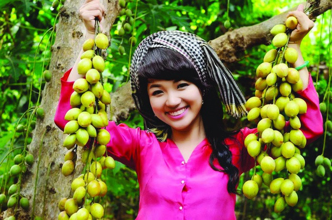 Ngoài thị xã Gò Công, Tiền Giang còn nhiều địa điểm khách thu hút khách du lịch. Đặc biệt, đến với Tiền Giang là du khách đang đến với vựa trái cây lớn nhất cả nước. Sở hữu hơn 75.000 ha diện tích trồng cây ăn trái, sản lượng hơn 1,3 triệu tấn, Tiền Giang được mệnh danh “Vương quốc trái cây” của nước ta. Ảnh: Báo Ấp Bắc.