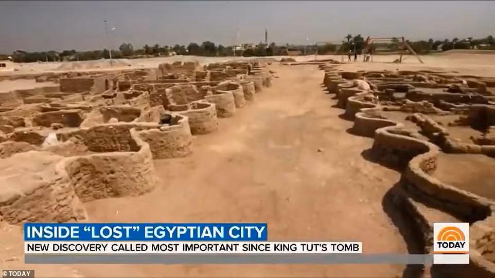 Tiến sĩ Zahi Hawass là nhà Ai Cập học nổi tiếng thế giới cho hay nhiều nhóm chuyên gia quốc tế tìm kiếm tung tích của thành phố cổ Aten trước đó nhưng đều không thành công.