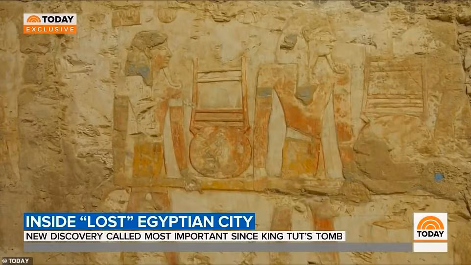 Sau khi pharaoh Amenhotep III chết, thành phố cổ Aten tiếp tục tồn tại dưới thời các pharaoh Ai Cập tiếp theo là Ay và Tutankhamun.