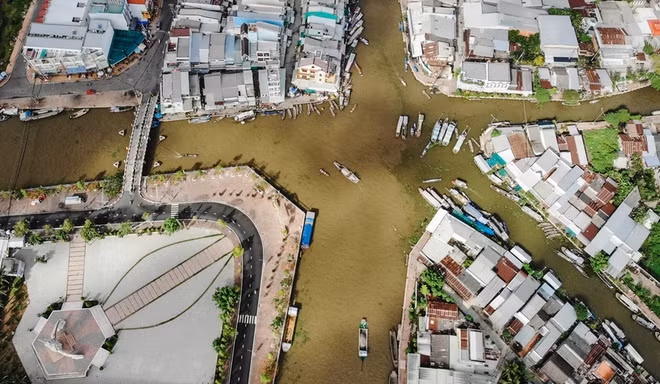 Tỉnh Sóc Trăng hiện nay có 11 đơn vị hành chính cấp huyện, trong đó có 2 thị xã là Vĩnh Châu và Ngã Năm. Tỉnh lỵ của tỉnh này là thành phố Sóc Trăng.