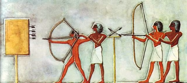 Để tăng tính sát thương của cung tên, người xưa không chỉ cải tiến sự chắc chắn, mạnh mẽ của vũ khí mà còn dành nhiều thời gian nghiên cứu đầu mũi tên.