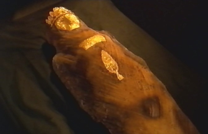 Về sau, người ta chuyển thi hài trên đến bảo tàng Quốc gia Pakistan ở Karachi để kiểm tra, giải mã những bí ẩn về danh tính, địa vị của người chết.