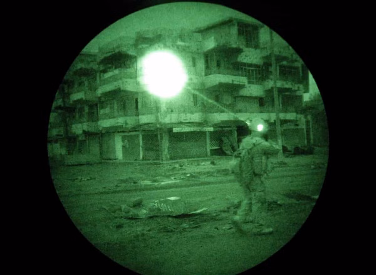 Gấu trúc Bắc Mỹ có các sắc tố trong mắt giúp chúng có thể nhìn thấy ánh sáng hồng ngoại mà vốn con người không thể thấy. Mục tiêu của dự án nhằm giúp những người lính có thể phát hiện các tín hiệu hồng ngoại, tạo điều kiện để truyền tải những thông tin bí mật. Tuy nhiên, ý tưởng này dường như không thu được thành quả khả quan.