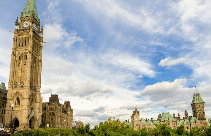 Khi đến thành phố Ottawa của Canada, một số du khách không khỏi ngỡ ngàng khi chiêm ngưỡng Tháp Hòa bình có hình dáng gần giống tháp đồng hồ Big Ben của Anh.