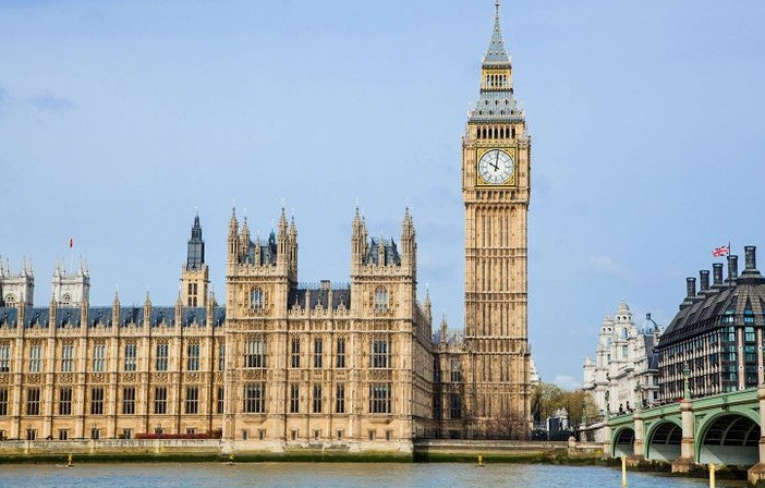 Nằm tại London, tháp đồng hồ Big Ben nổi tiếng nước Anh được đổi tên thành Tháp Elizabeth vào năm 2012.