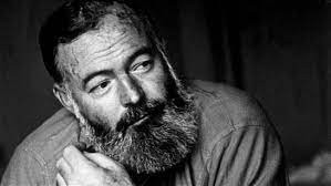 Không chỉ thành công trong lĩnh vực sáng tác văn học, văn hào Hemingway gây chú ý khi từng có thời gian hoạt động tình báo cho Liên Xô.