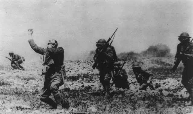 Một số lính Mỹ bị thương trong cuộc tấn công bằng vũ khí hóa học trong Thế chiến 1.