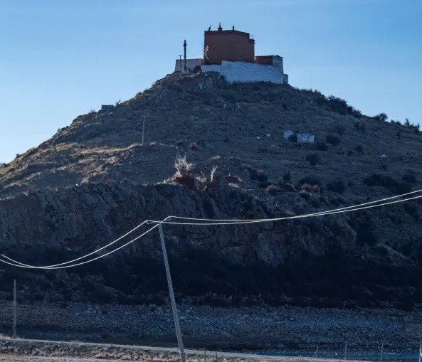 Một số du khách tìm đến ngôi chùa cổ kính Rituo để tìm hiểu kiến trúc, lịch sử... cũng như trải nghiệm cuộc sống bình yên ở nơi đây.