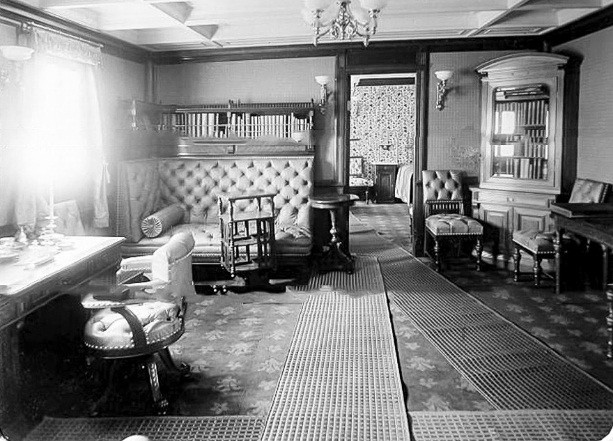 Shtandart cũng là một trong những con tàu đẹp nhất ở Nga. Nó phục vụ gia tộc hoàng gia Romanov trong hơn 20 năm.