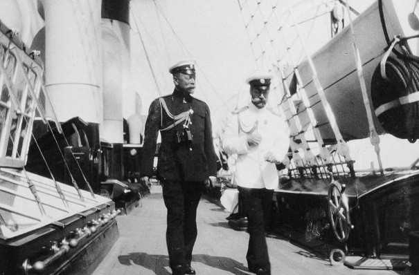 Du thuyền Shtandart được đóng tại Đan Mạch vào năm 1893. Ban đầu, nó được đóng để dành cho Sa hoàng Alexander III. Tuy nhiên, ông hoàng này qua đời trước khi du thuyền hoàn thành. Vì vậy, con trai của Sa hoàng Alexander III là Nicholas II là người đầu tiên sử dụng nó sau khi lên ngôi vào năm 1894.