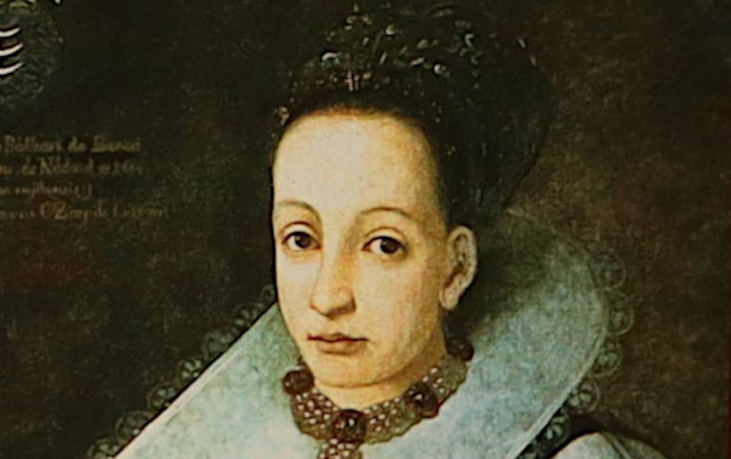 Do vậy, nữ bá tước Elizabeth tìm mọi cách để mãi trẻ trung xinh đẹp. Có một lần, lúc tra tấn những cô hầu gái, máu của nạn nhân vô tình bắn vào tay của bà. Sau một lúc, bà thấy da dẻ ở nơi dính máu trở nên mịn màng và trắng đẹp hơn.