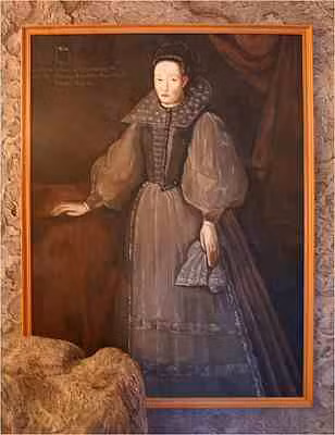 Khi trong lâu đài không còn các cô hầu gái, nữ bá tước Elizabeth dụ dỗ những phụ nữ trẻ trong vùng tới lâu đài làm việc để bắt giữ, tra tấn và giết hại họ. Thi thể các nạn nhân được phi tang ngay xung quanh lâu đài. Càng về sau, nhiều cô gái mất tích bí ẩn sau khi đến lâu đài của nữ bá tước Elizabeth khiến người dân trong vùng cho rằng họ đã bị sát hại.