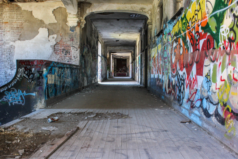 Dù những tin đồn này không có căn cứ nhưng khiến nhiều học sinh và gia đình lo lắng. Vì vậy, một số học sinh quyết định chuyển trường.