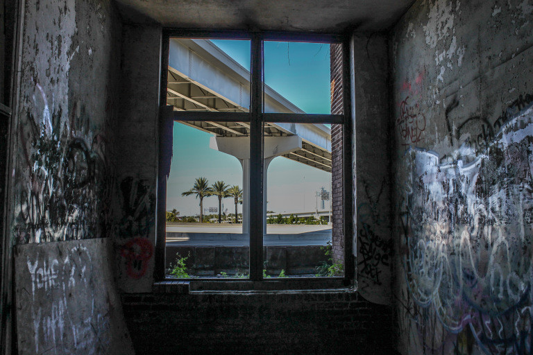 Thế nhưng, đến năm 1960, một số tin đồn về ngôi trường này khiến nhiều người hoảng sợ.