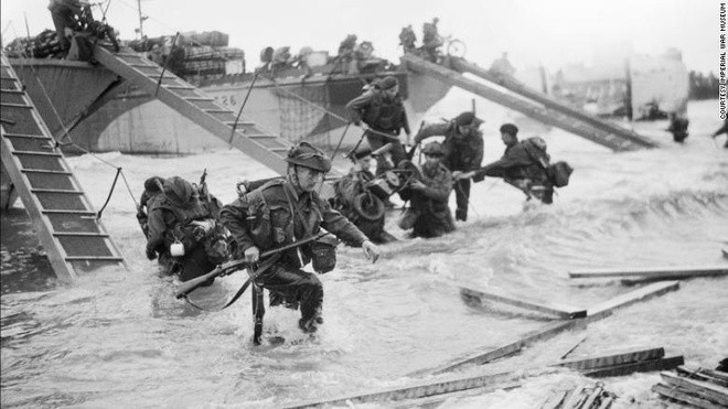 Điều khó tin là vài ngày trước khi cuộc đổ bộ diễn ra, tờ Daily Telegraph ở Anh xuất bản trang báo về một trò chơi đoán ô chữ dành cho độc giả. Đáp án của việc giải đố ô chữ là mã của chiến dịch quan trọng trong cuộc đổ bộ Normandy lịch sử. Thêm nữa, tên của chiến dịch nhảy dù Overlord cũng xuất hiện trong phần giải ô chữ.